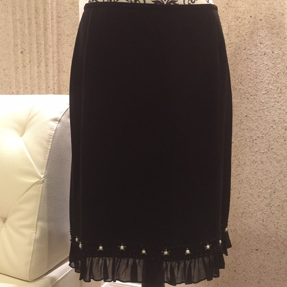 Tahari. Brand new skirt with beautiful detailing.